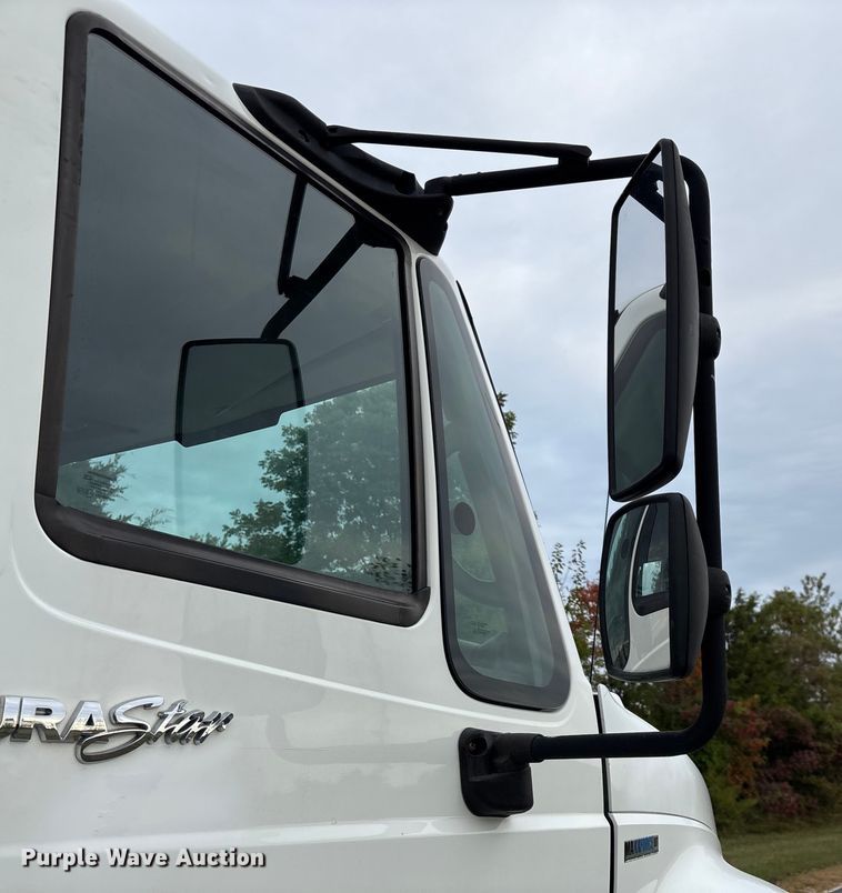 image for item ED2293 2010 International 4400 truck cab and chassis