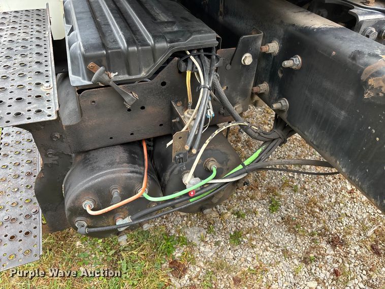 image for item ED2293 2010 International 4400 truck cab and chassis