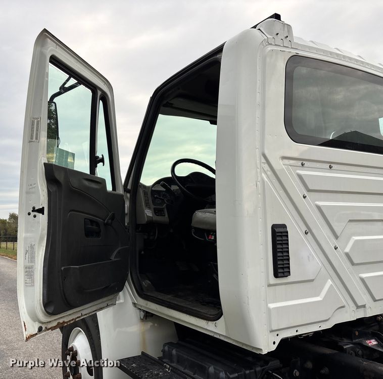 image for item ED2293 2010 International 4400 truck cab and chassis