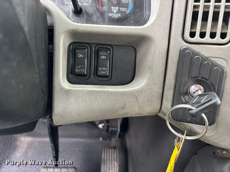 image for item ED2293 2010 International 4400 truck cab and chassis