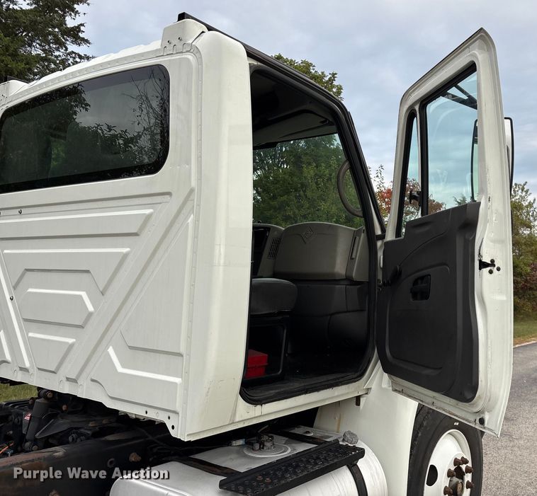 image for item ED2293 2010 International 4400 truck cab and chassis