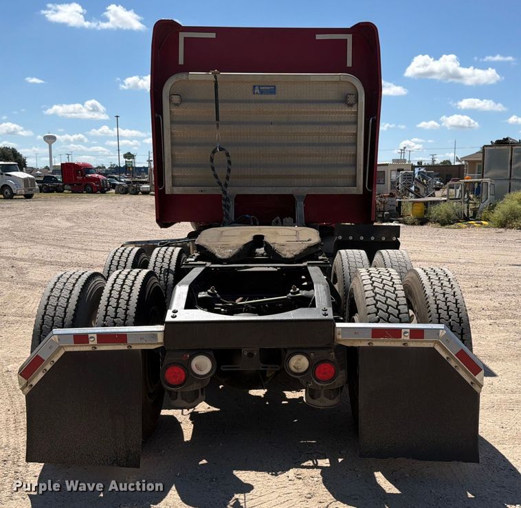 image for item ED5913 2007 Peterbilt 379 semi truck