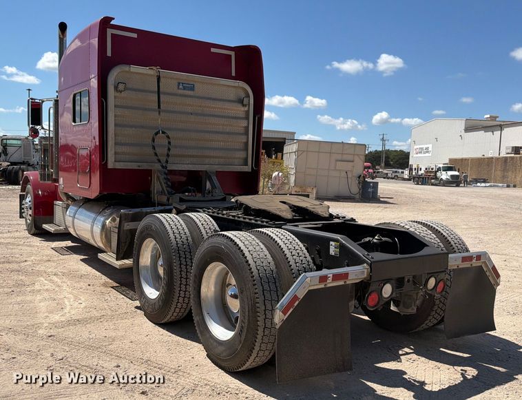image for item ED5913 2007 Peterbilt 379 semi truck