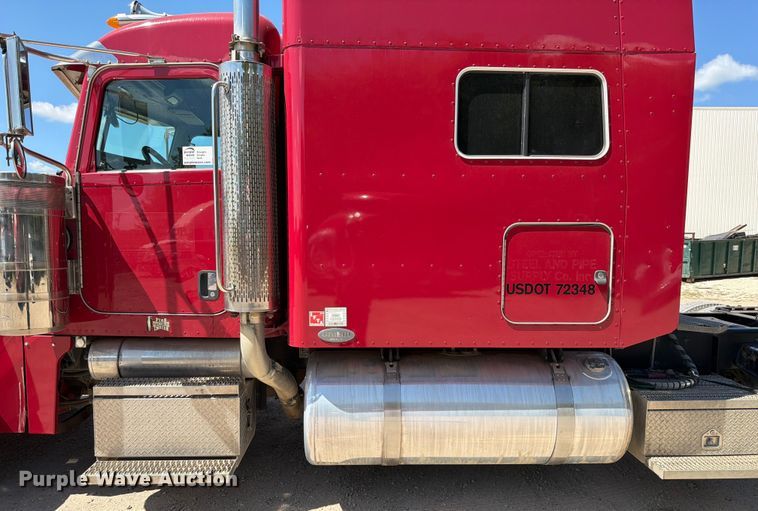 image for item ED5913 2007 Peterbilt 379 semi truck