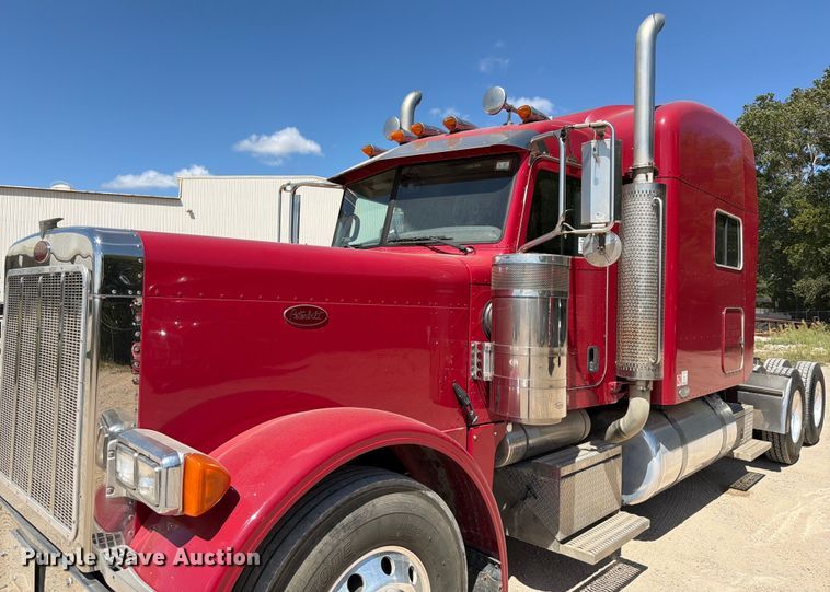 image for item ED5913 2007 Peterbilt 379 semi truck