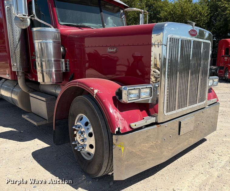 image for item ED5913 2007 Peterbilt 379 semi truck