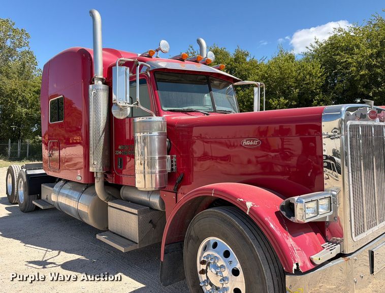 image for item ED5913 2007 Peterbilt 379 semi truck