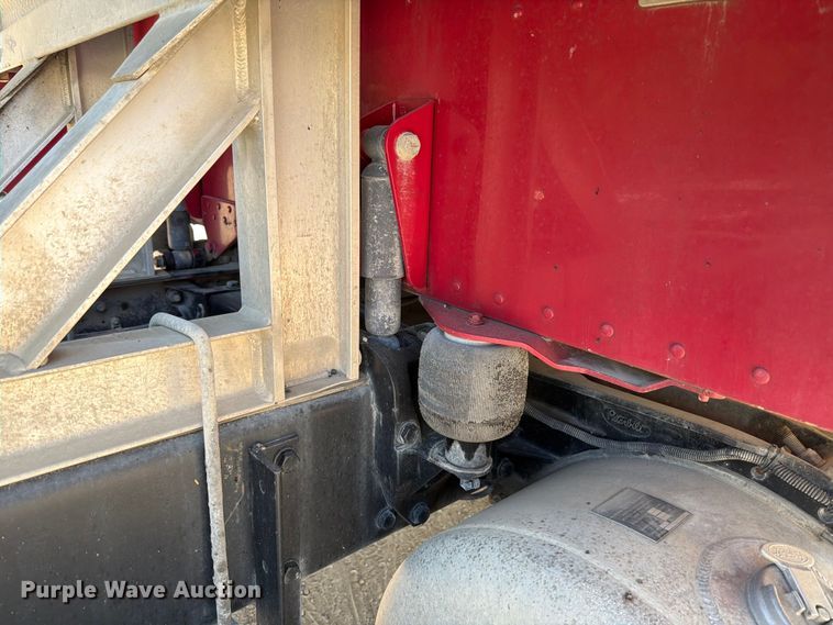 image for item ED5913 2007 Peterbilt 379 semi truck