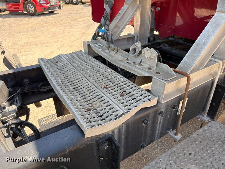 image for item ED5913 2007 Peterbilt 379 semi truck