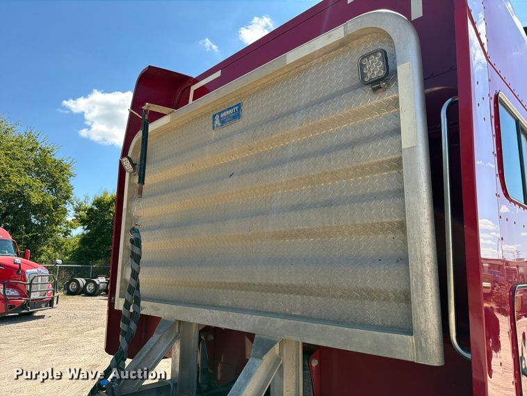 image for item ED5913 2007 Peterbilt 379 semi truck