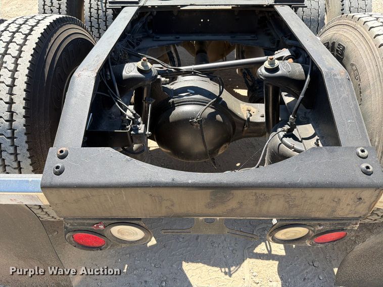 image for item ED5913 2007 Peterbilt 379 semi truck