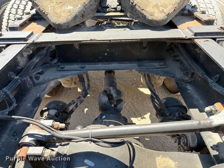 image for item ED5913 2007 Peterbilt 379 semi truck