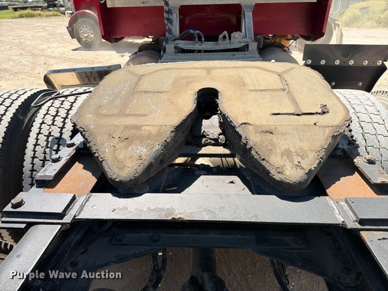 image for item ED5913 2007 Peterbilt 379 semi truck