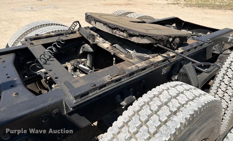 image for item ED5913 2007 Peterbilt 379 semi truck