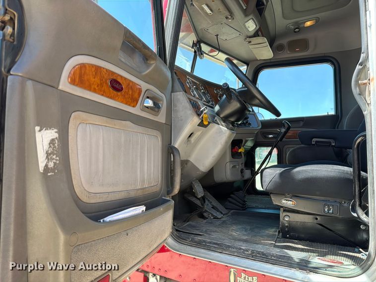 image for item ED5913 2007 Peterbilt 379 semi truck