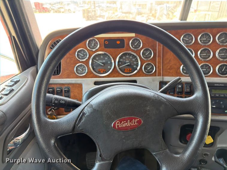 image for item ED5913 2007 Peterbilt 379 semi truck