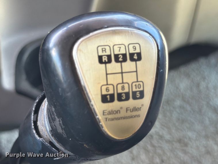 image for item ED5913 2007 Peterbilt 379 semi truck