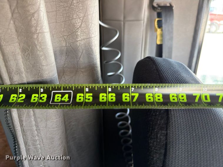 image for item ED5913 2007 Peterbilt 379 semi truck