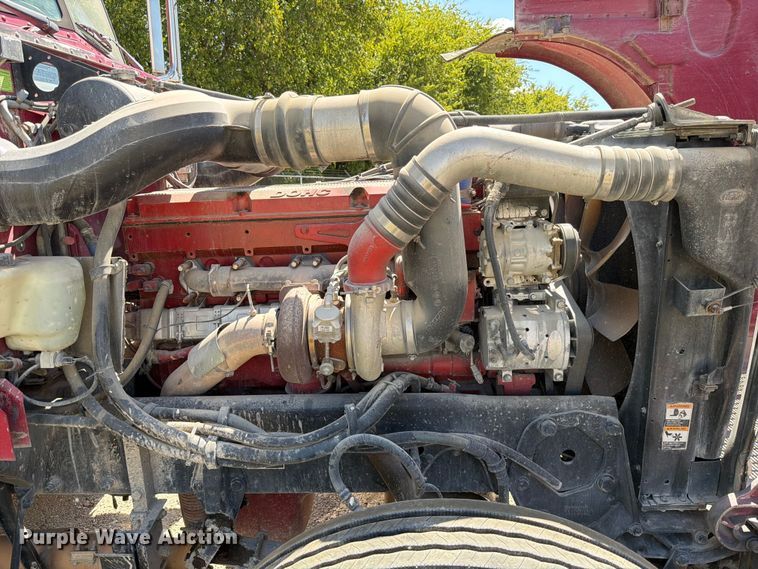 image for item ED5913 2007 Peterbilt 379 semi truck