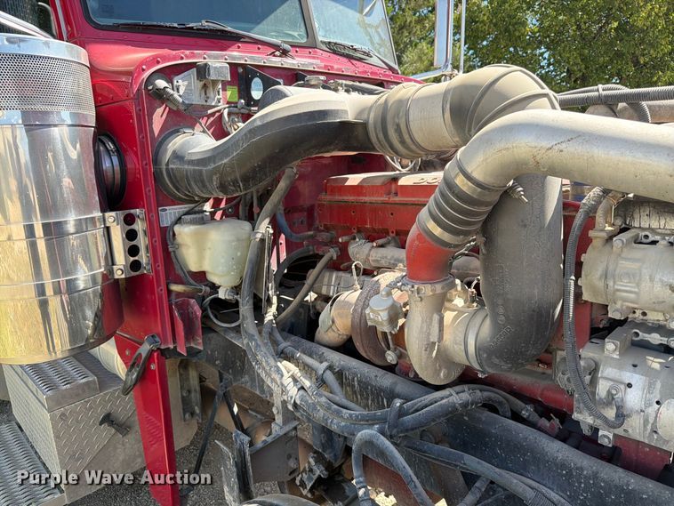 image for item ED5913 2007 Peterbilt 379 semi truck