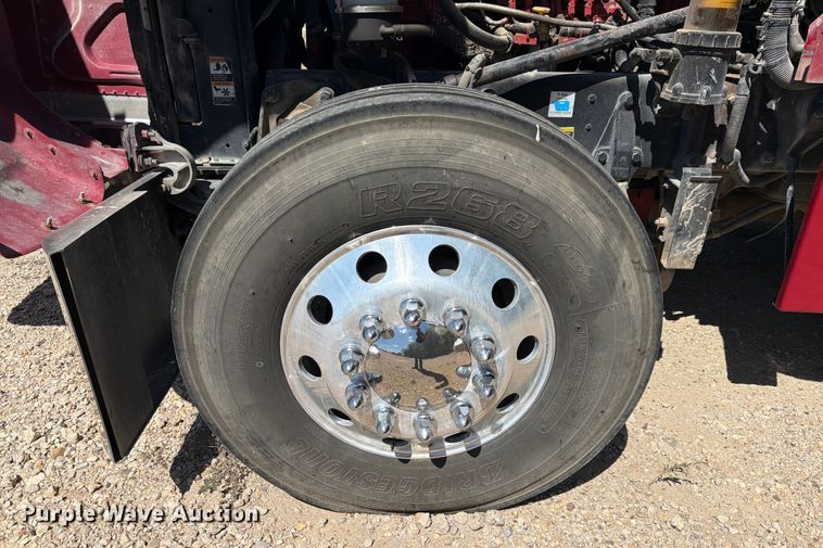 image for item ED5913 2007 Peterbilt 379 semi truck