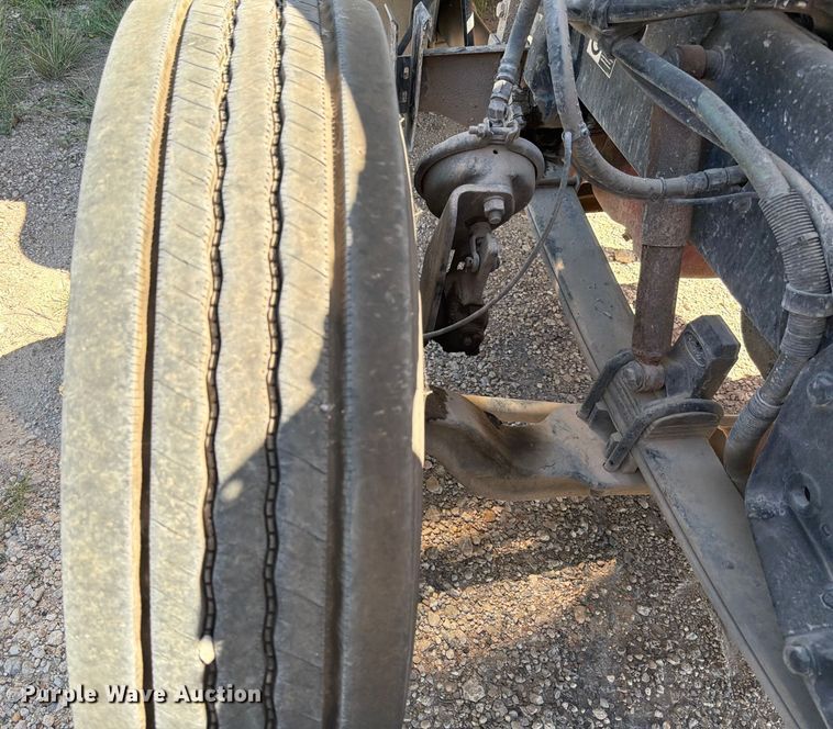 image for item ED5913 2007 Peterbilt 379 semi truck