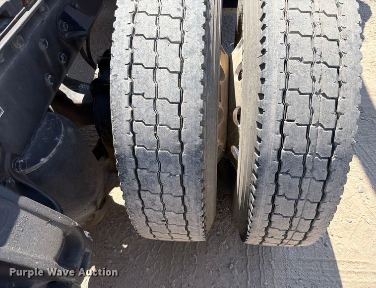 image for item ED5913 2007 Peterbilt 379 semi truck