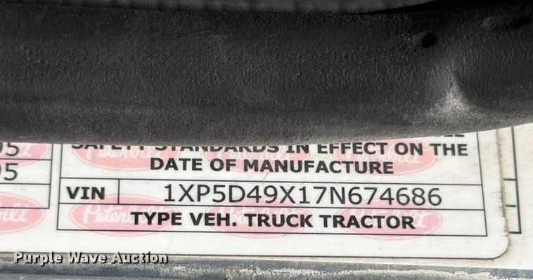 image for item ED5913 2007 Peterbilt 379 semi truck