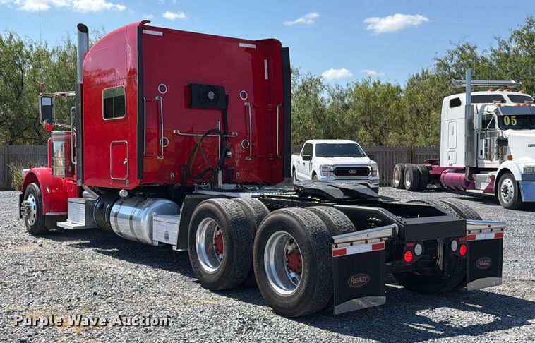 image for item ED5958 2016 Peterbilt 389 semi truck