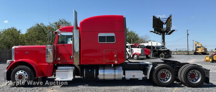 image for item ED5958 2016 Peterbilt 389 semi truck