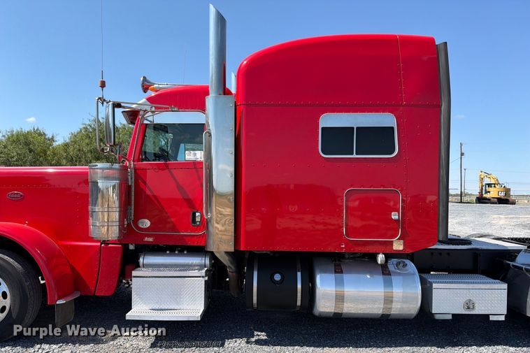 image for item ED5958 2016 Peterbilt 389 semi truck