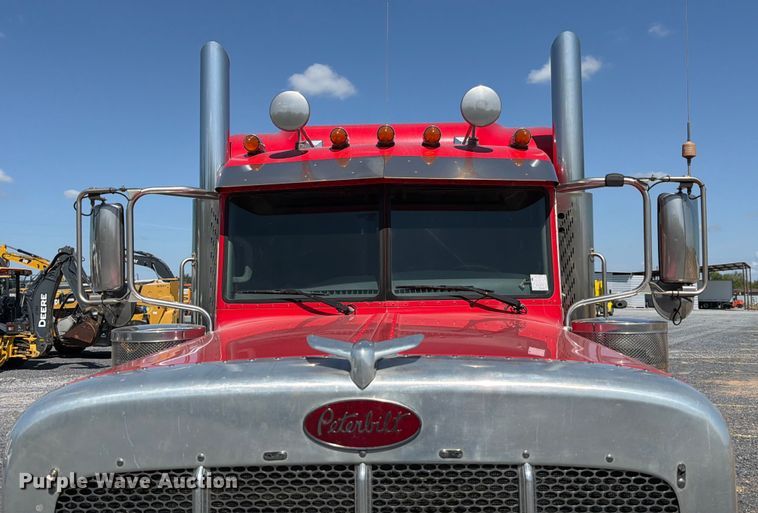 image for item ED5958 2016 Peterbilt 389 semi truck