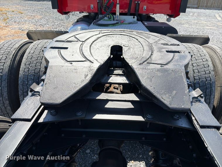 image for item ED5958 2016 Peterbilt 389 semi truck