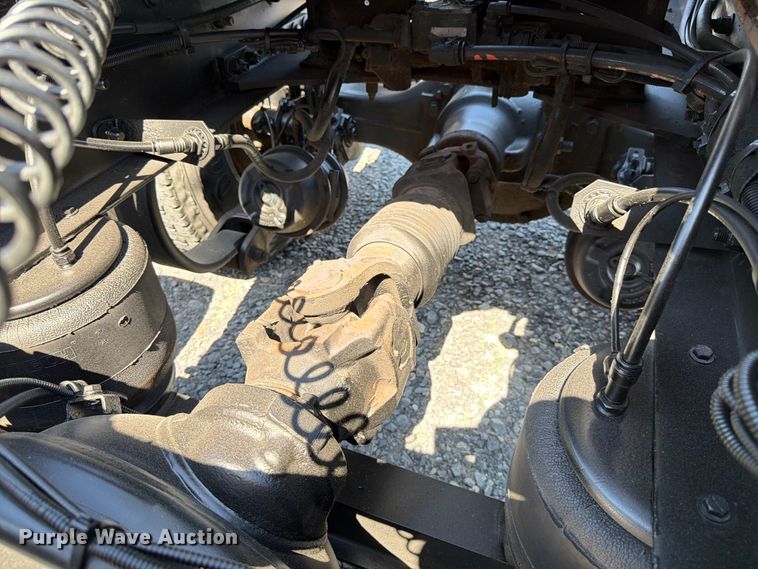 image for item ED5958 2016 Peterbilt 389 semi truck