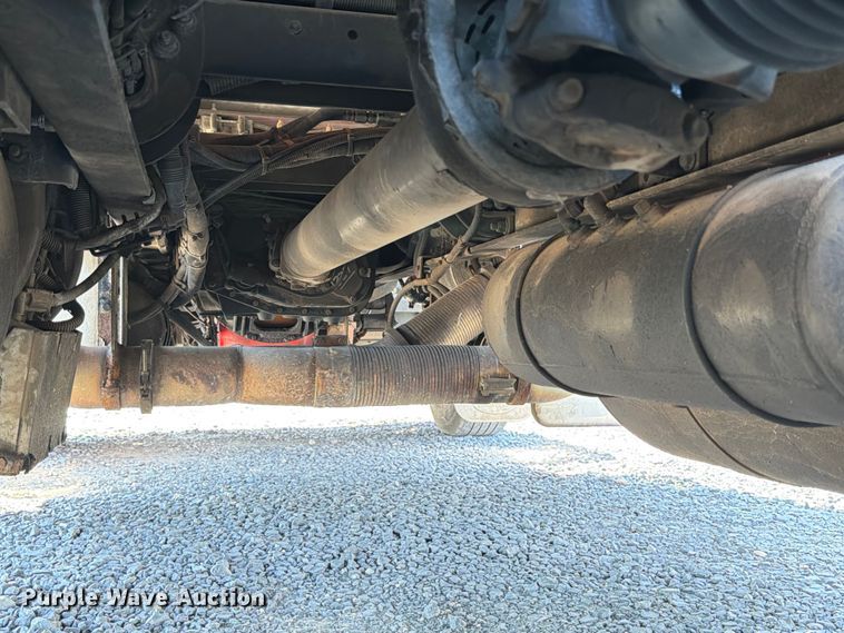 image for item ED5958 2016 Peterbilt 389 semi truck