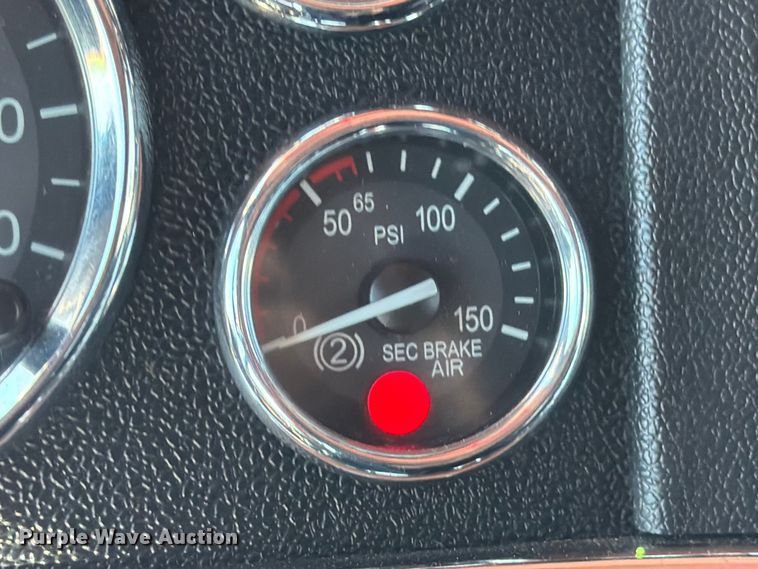 image for item ED5958 2016 Peterbilt 389 semi truck