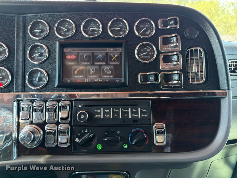 image for item ED5958 2016 Peterbilt 389 semi truck