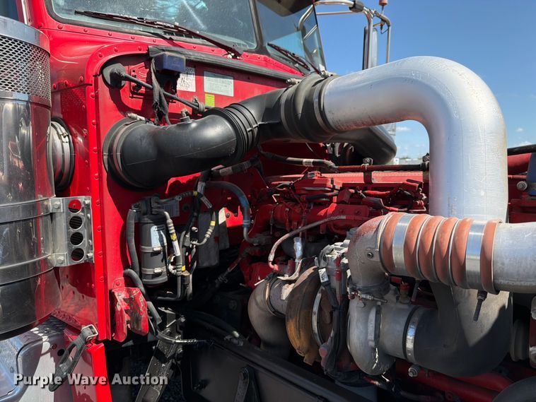 image for item ED5958 2016 Peterbilt 389 semi truck