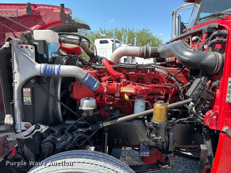 image for item ED5958 2016 Peterbilt 389 semi truck