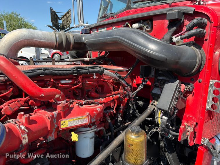 image for item ED5958 2016 Peterbilt 389 semi truck