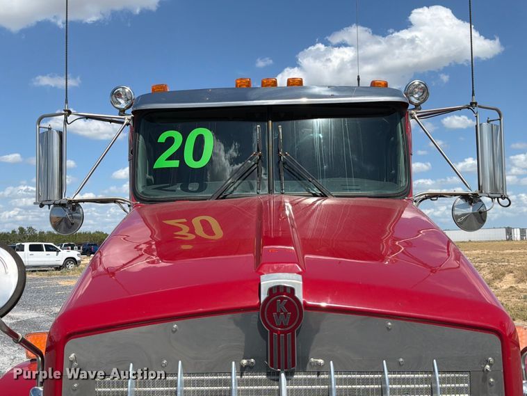 image for item ED5959 2020 Kenworth T800 semi truck
