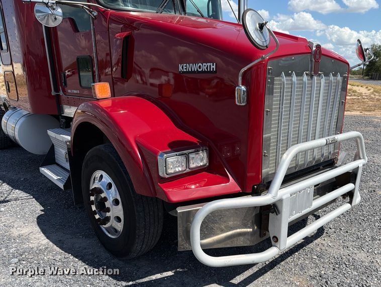 image for item ED5959 2020 Kenworth T800 semi truck
