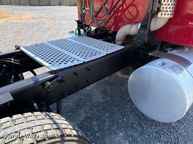 image for item ED5959 2020 Kenworth T800 semi truck