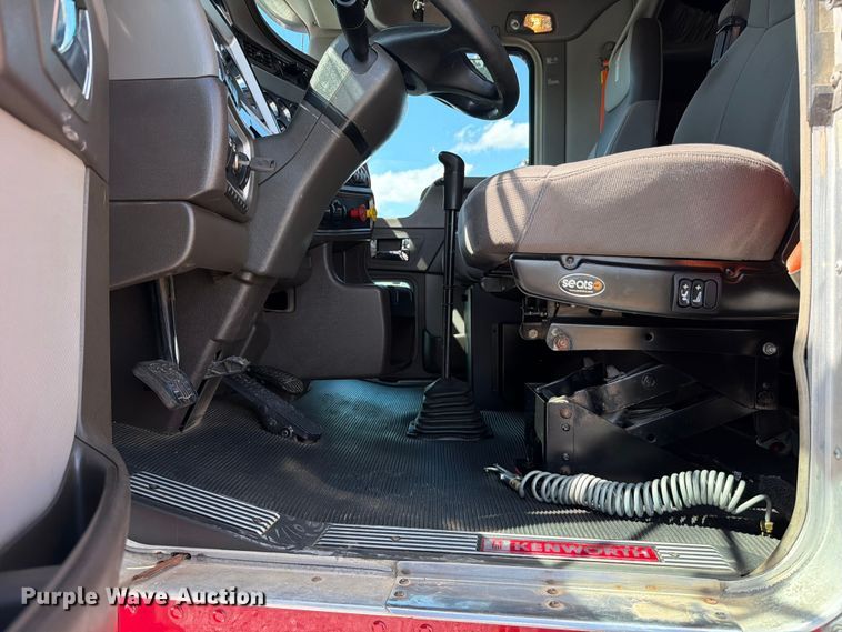 image for item ED5959 2020 Kenworth T800 semi truck
