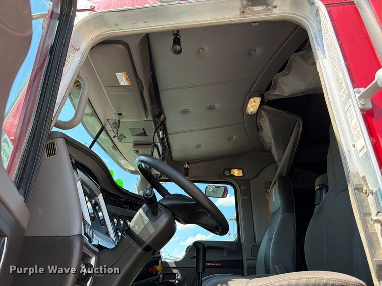 image for item ED5959 2020 Kenworth T800 semi truck