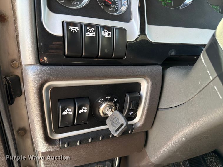 image for item ED5959 2020 Kenworth T800 semi truck