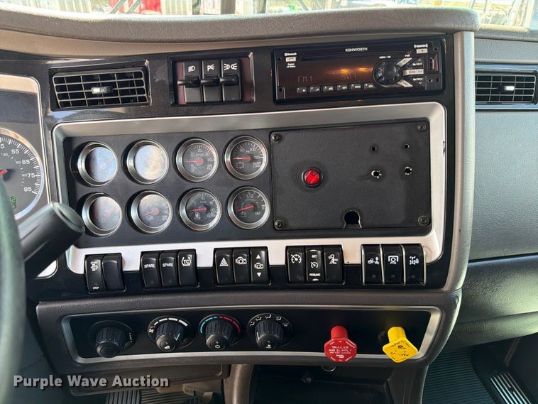 image for item ED5959 2020 Kenworth T800 semi truck