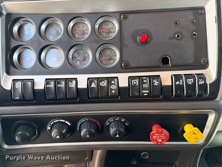 image for item ED5959 2020 Kenworth T800 semi truck