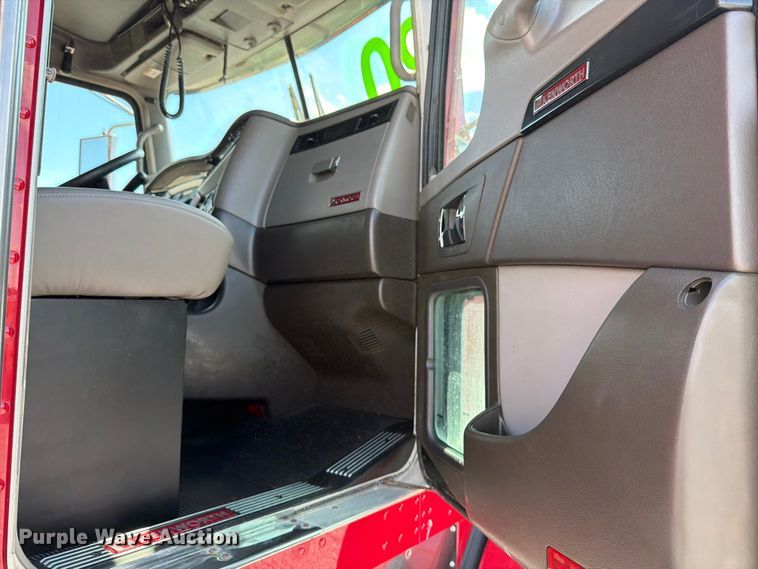 image for item ED5959 2020 Kenworth T800 semi truck