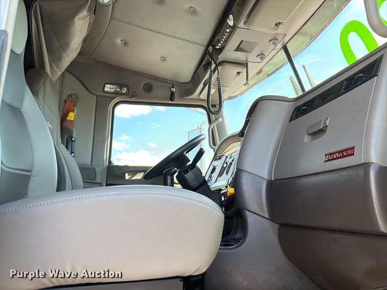 image for item ED5959 2020 Kenworth T800 semi truck